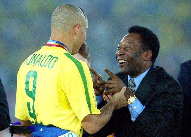 乐鱼体育官网-罗纳尔多致敬贝利:你才是真正的“现象”