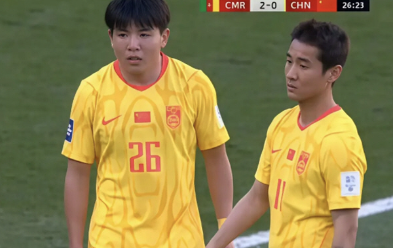 乐鱼网站-国足0-2仅1小时,韩媒幸灾乐祸!一国脚跟对方交换球衣,名字曝光